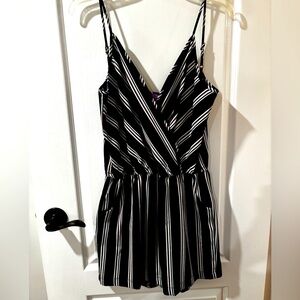 Striped romper and slight stretch at waistline and even has pockets!